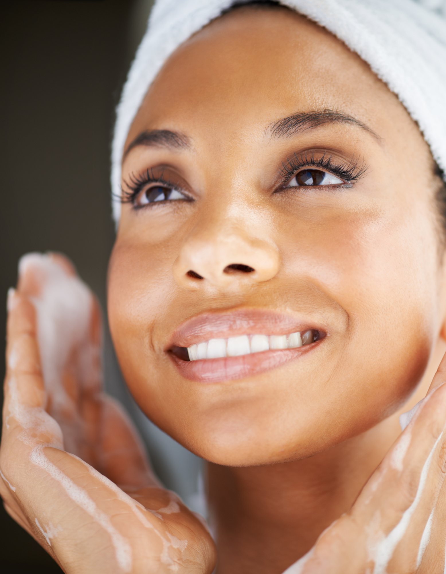 Peeling für Gesicht & Körper: So verhilft deine Haut zum strahlenden Ich